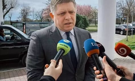 Премьер Словакии Фицо не поддерживает военную помощь Украине: Пусть договариваются о мире