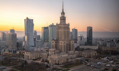 Єврокомісія вимагає від Польщі пояснити витрату грантів на відбудову. У медіа писали про яхти та сауни