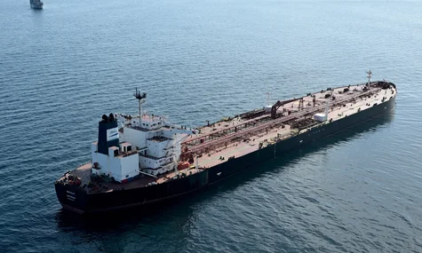 Велика Британія не хоче затримувати судна «тіньового флоту» рф через вартість їхнього утримання — Times