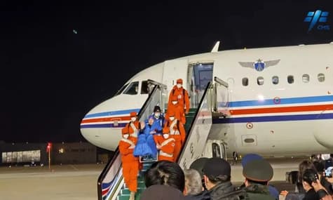 Космонавты Китая вернулись на Землю после миссии, во время которой наблюдали за строительством новой космической станции