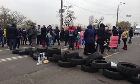 Кияни перекрили Харківське шосе через відсутність світла: коли в будинках буде електрика?
