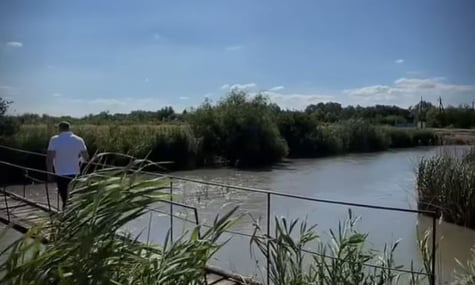 На Одещині майже пересохло озеро, від якого залежить цілий район. Його наповнили водою