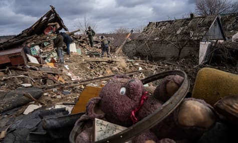Italian PM visits Ukraine, Russia suspends participation in nuclear deal: highlights of the day