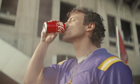 Скриншот з реклами Coca-Cola, де зімітували голос Джонні Кеша