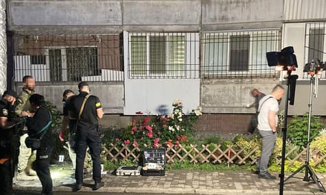 В Днепре нетрезвый мужчина бросил гранату из окна многоэтажки. От взрыва ранен 11-летний ребенок