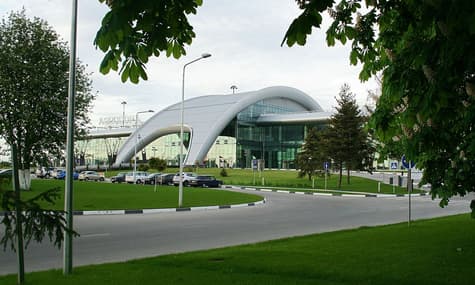 На территории аэропорта Белгорода упал неизвестный дрон, есть повреждения