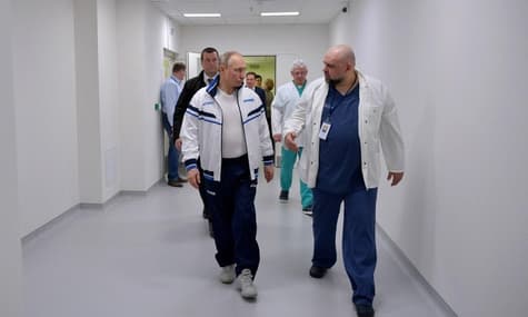 У московського лікаря виявили коронавірус: тиждень тому він потиснув руку Путіну