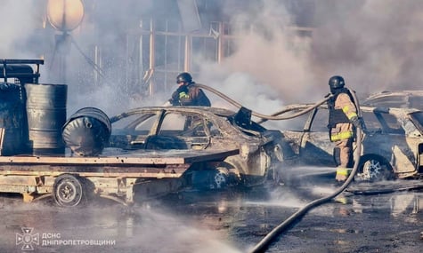 росіяни вдарили по Павлограду — 5 людей загинули, 67 постраждали. У місті горять торговельні павільйони (ДОПОВНЕНО)