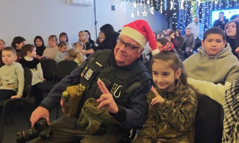 Меценат Говард Баффет відвідав Херсон: побував у підземній лікарні та на дитячому святі