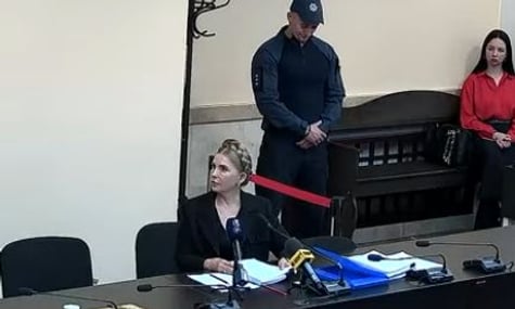 Захист Тимошенко хоче передати її справу до іншого суду через конфлікт депутата Власенка з ВАКС