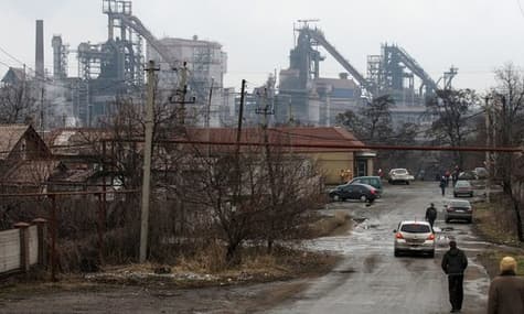 Blockade Leaves Tens of Thousands Without Salaries in Eastern Ukraine