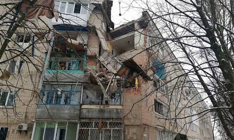У багатоповерхівці Фастова вибух зруйнував три поверхи: одного чоловіка травмовано