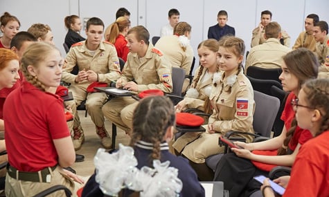 На окупованій Луганщині планують посилити взаємодію із «Юнармією»: вже залучили понад 6 тисяч дітей
