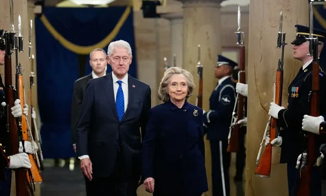 «Я б сам його здав». Експрезидент США Білл Клінтон свідчив перед Комітетом про свою присутність у «файлах Епштейна»