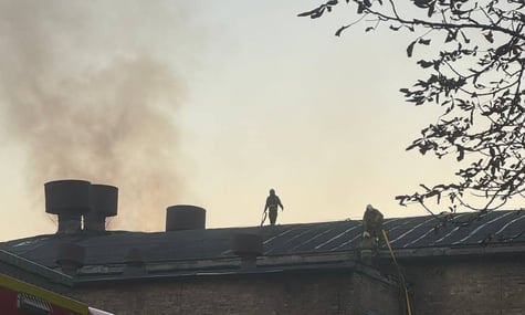 Дим над кіностудією Довженка після російських обстрілів Києва, 7 жовтня 2026 року
