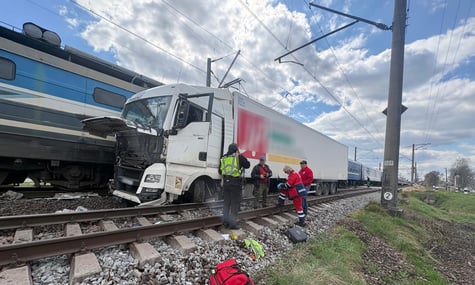 Наслідки зіткнення вантажівки з потягом