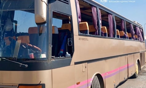 Пошкоджений внаслідок атаки по Дніпропетровщині автобус, 3 травня 2026 року