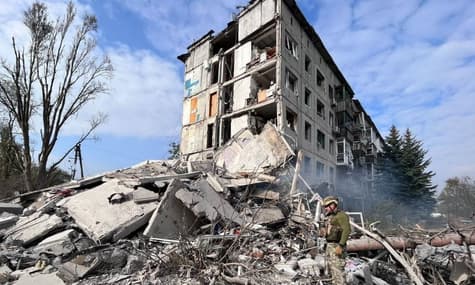 После российского авиаудара в Авдеевке под завалами дома оказался мужчина — МВД
