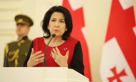 Президентка Грузії не виключила перегляд безвізового режиму з росією. В уряді не підтримали ідею