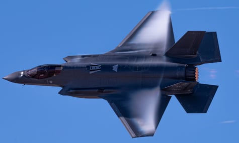 «Вперше у світі». Американський F-35 екстрено сів на базі Близькому Сході після того, як його, ймовірно, підбив Іран