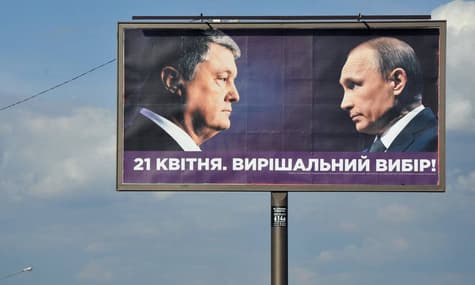 Порошенка рекламують на бордах з Путіним: наскільки це законно?
