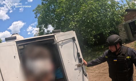 Спасатели Торецка попали под обстрел во время перевозки раненых — МВД