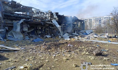 Окупанти обстріляли Центральний район Херсона: загинув чоловік, є поранені (ДОПОВНЕНО)