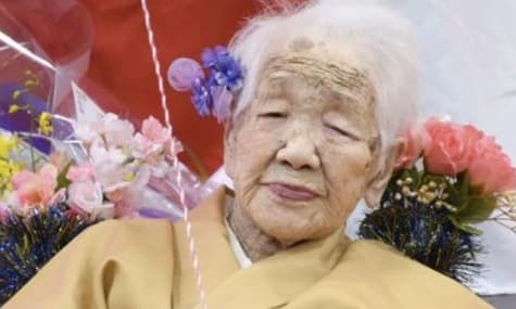 117-летнюю женщину признали самой старой в Японии. Новость она отпраздновала бутылкой кока-колы