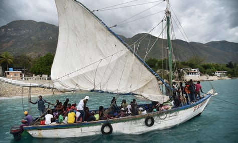 Двоє американців хотіли створити «армію» з безхатьків, щоб захопити острів, убити всіх чоловіків, а жінок і дітей зробити рабами