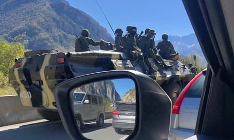 росія «про всяк випадок» відправила до кордону з Грузією БТР