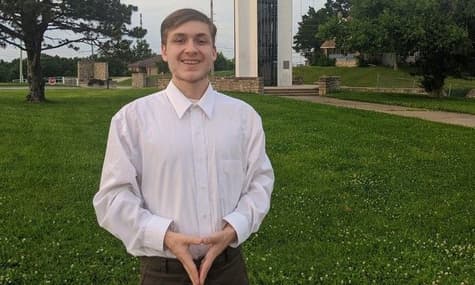 В США 19-летний демократ снялся с выборов в парламент штата, потому что в школе шантажировал девушек интимными фото