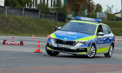 У Польщі українець відкусив шматок авто поліціянтів, які приїхали його затримувати за погрози землякам
