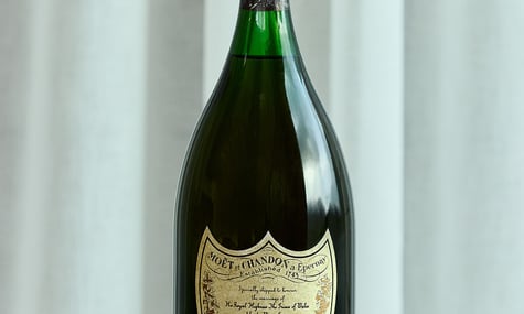 Пляшку рідкісного шампанського з весілля принцеси Діани не змогли продати на аукціоні: ставки були занадто низькі