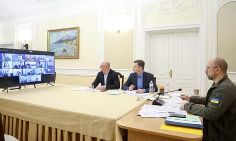 Шмыгаль призвал немедленно начинать восстановление регионов: на спецсчете уже 17 млрд грн
