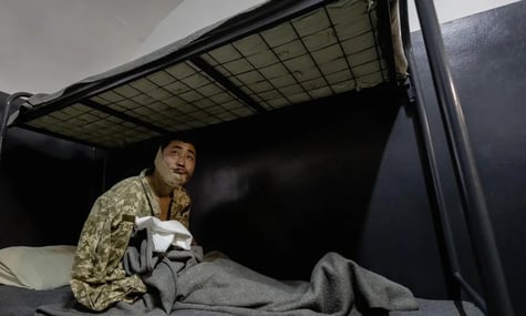 Один із полонених бійців КНДР