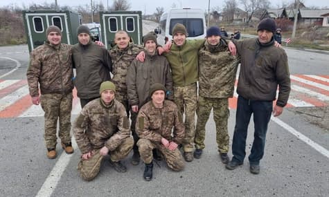 Украина вернула из плена еще 12 украинцев, среди них защитники Мариуполя, ЧАЭС и Змеиного