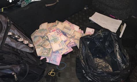 ВАКС осудил пособника по делу о 2 млн грн взятки должностному лицу Кабмина. Что касается чиновника, производство остановлено