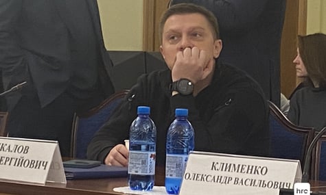 Детектив НАБУ Магамедрасулов жив у камері з розбитим вікном до візиту омбудсмена, каже депутатка. У Мінʼюсті про це не чули