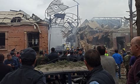 Азербайджан заявил об обстреле второго по величине города и гибель мирного жителя. Армения отрицает причастность