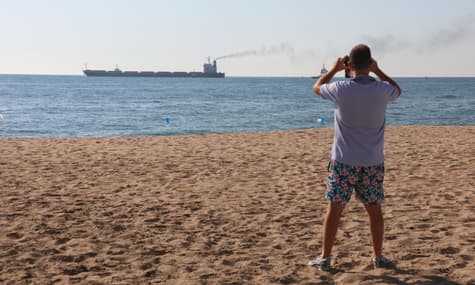 Вихід чотирьох продовольчих суден з України та ще один обстріл Запорізької АЕС: головне за день 7 серпня