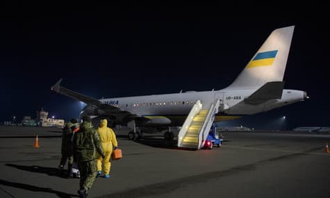 Борт президента эвакуировал из Австрии 33 украинский