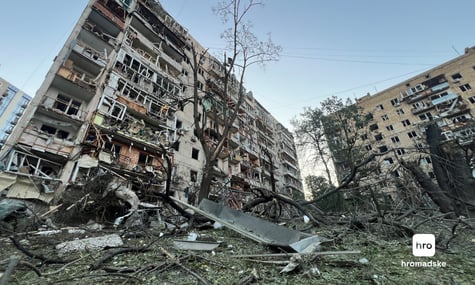 Одночасно з різних напрямків. Уночі росіяни вдарили по Україні 74 ракетами та 496 дронами, було багато балістики