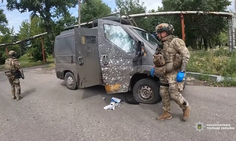 россияне атаковали авто, которое вывозило раненых гражданских в Покровске. Один из них истекал кровью и не выжил