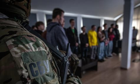 СБУ спіймала шахраїв, які, схоже, вкрали 100 млн грн із рахунків маріупольців