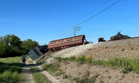 В Крыму произошел взрыв на железной дороге — пять вагонов с зерном сошли с рельсов