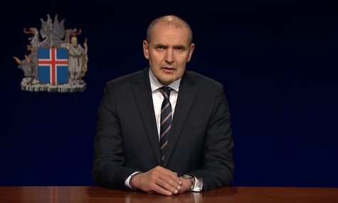 Експрезидент Ісландії влаштувався на літо наглядачем національного парку. Серед його обов'язків — прибирання туалетів