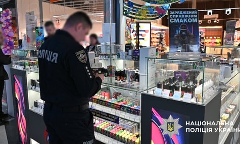 Понад 270 обшуків та вилучене майно на 170 млн грн. Правоохоронці викрили нелегальний вейп-ринок