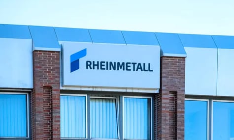 Логотип Rheinmetall на фасаді офісної будівлі