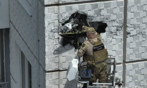 В Одесі знешкодили бойову частину російського «шахеда», яка застрягла у фасаді багатоповерхівки