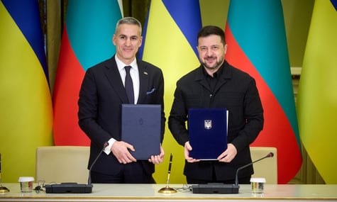 Президент України Володимир Зеленський і прем’єр-міністр Болгарії Андрей Гюров Президент України Володимир Зеленський і прем’єр-міністр Болгарії Андрей Гюров